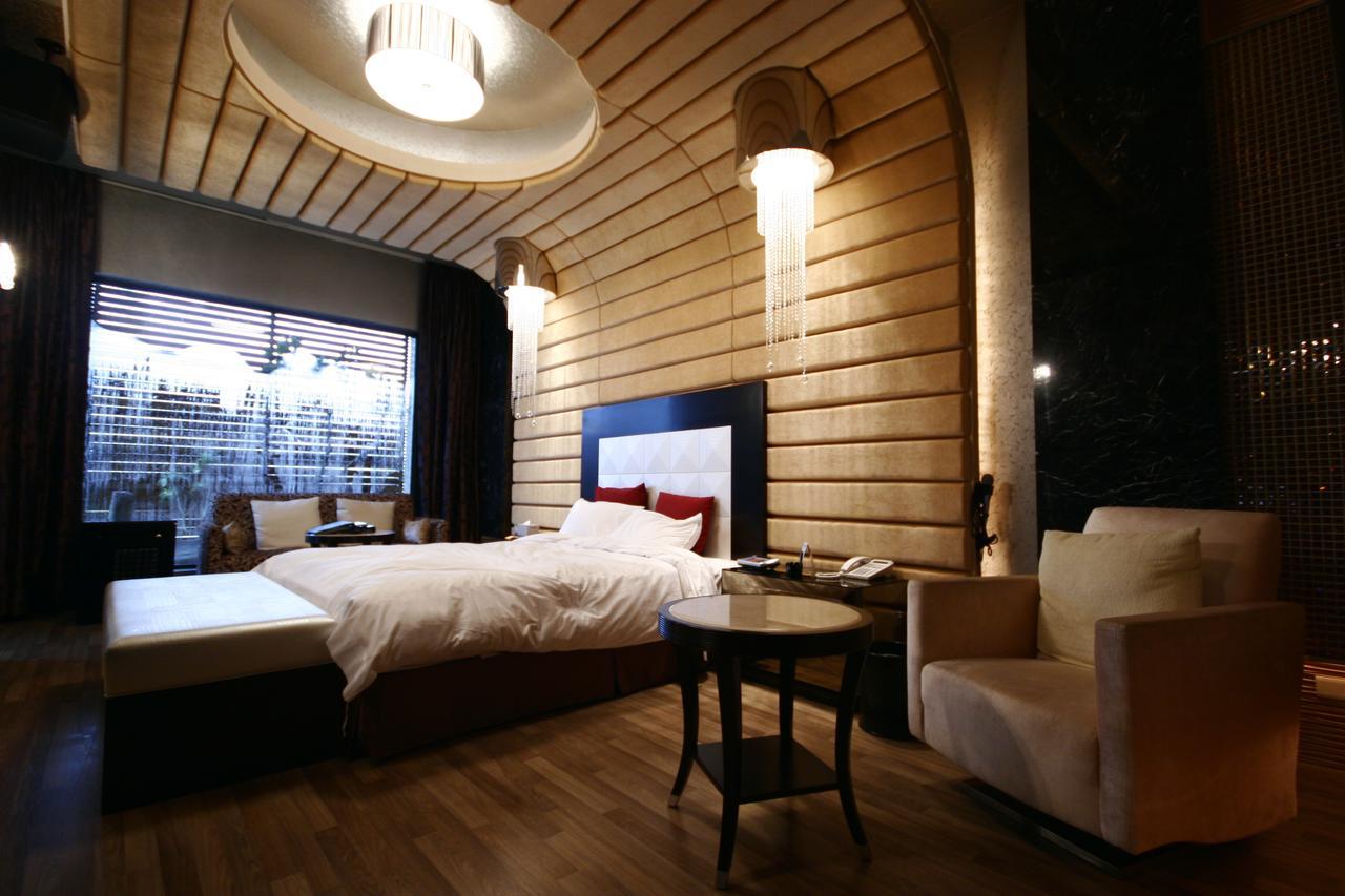 The Yorker Deluxe Motel Taoyuan Bagian luar foto