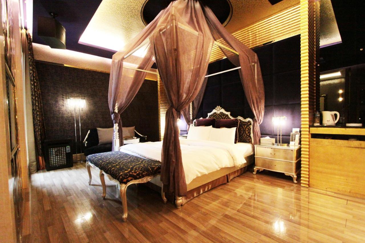 The Yorker Deluxe Motel Taoyuan Bagian luar foto